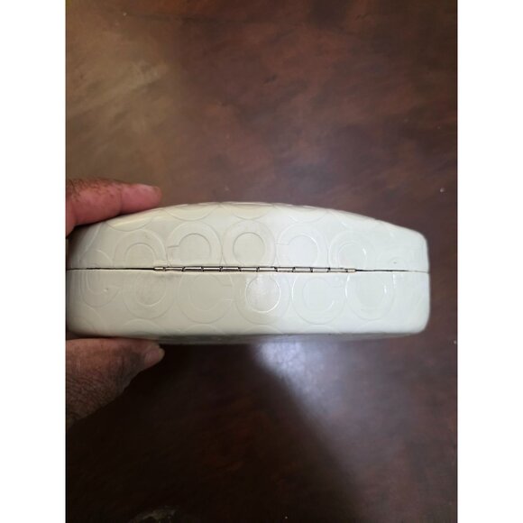 Coach Ivory Hard Shell Eyeglass Case Embossed Signature Pattern - Picture 3 of 7